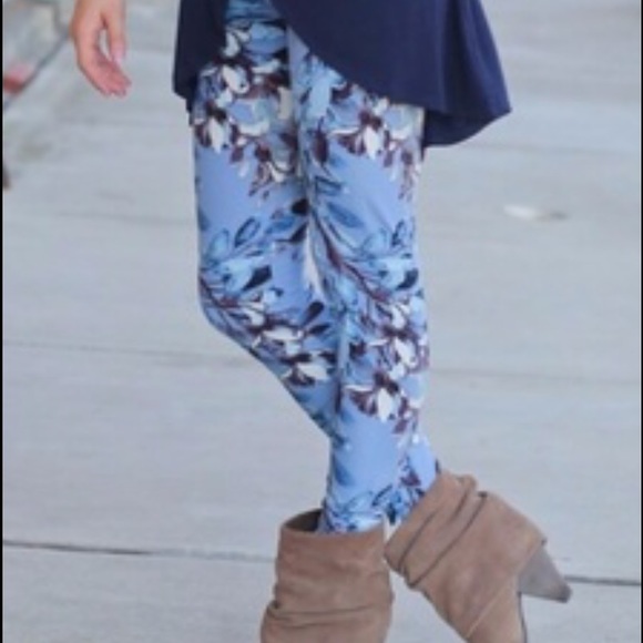 NWT Floral leggings! One size 2-12 - Picture 2 of 2